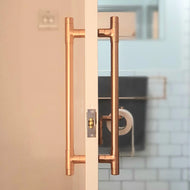 The Stance Copper Door Handle.
This beautiful Copper Door Handle is designed to provide a secure, rustic addition to your home. Its barn door design and expert craftsmanship create a strong, stylish look, while its hand-crafted quality ensures a long-lasting and reliable piece.